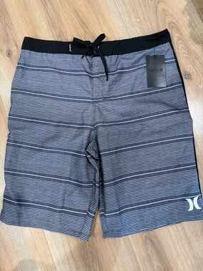 Hurley NWT Boy’s Sz 20 Shoreline Board Short-Black Stripes MRSP $38